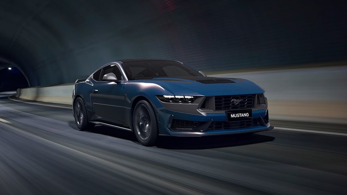 Le Dark Horse Special Edition V8 est au prix de 99 102 $ pour la boîte manuelle à six vitesses et de 103 002 $ pour la version automatique à 10 vitesses.