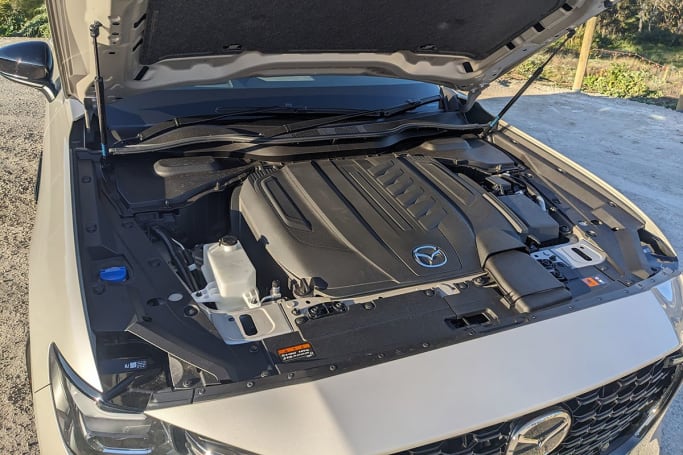 le CX-60 est encore plus propre que les versions essence turbocompressée et diesel (maintenant abandonnées) du CX-5.  (Image : Tung Nguyen)