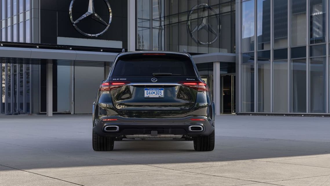 Le SUV GLE a été peaufiné esthétiquement avec un nouveau traitement des feux arrière à l'arrière.