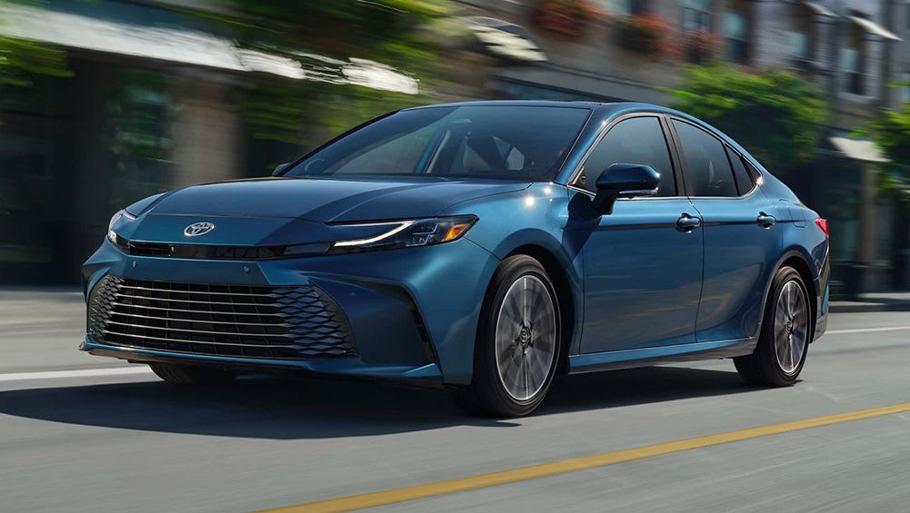 Uber est populaire ?  La berline Toyota Camry 2024 dévoilée, mais quand la voiture hybride rivale de la Mazda 6 arrivera-t-elle en Australie ?  - Actualités automobiles