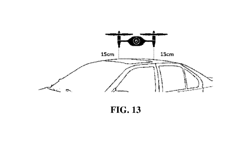 Le drone robot de BMW peut inspecter la voiture à la recherche de saletés, puis laver et sécher le véhicule de manière autonome.