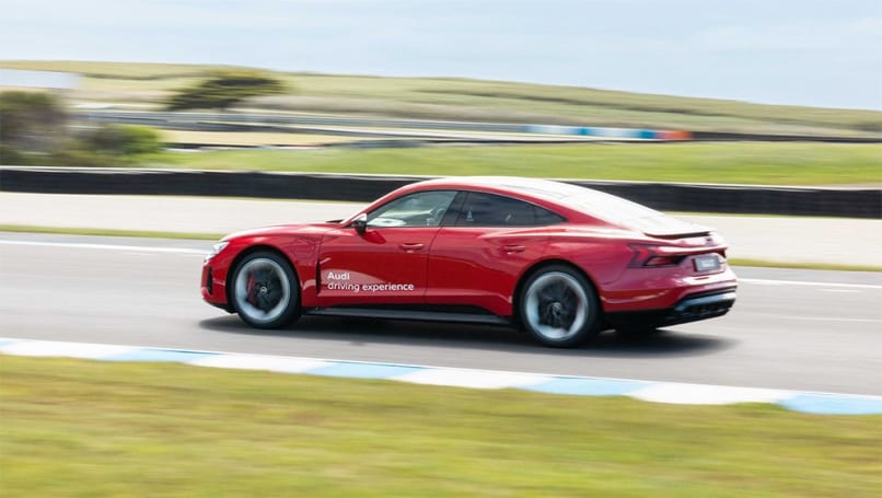 Comparé à l'e-tron, il manquait quelque chose, et c'est parce que l'e-tron était bien plus que rapide.  C’était aussi incroyablement engageant.