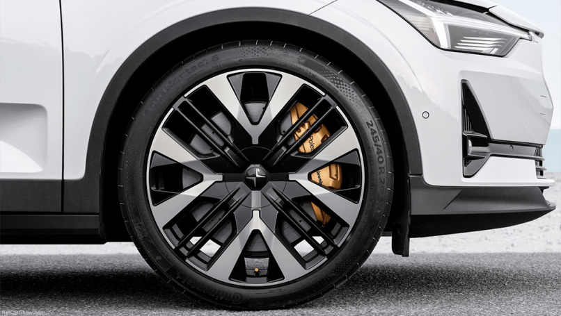 La Polestar 2 porte des roues de 19 pouces.