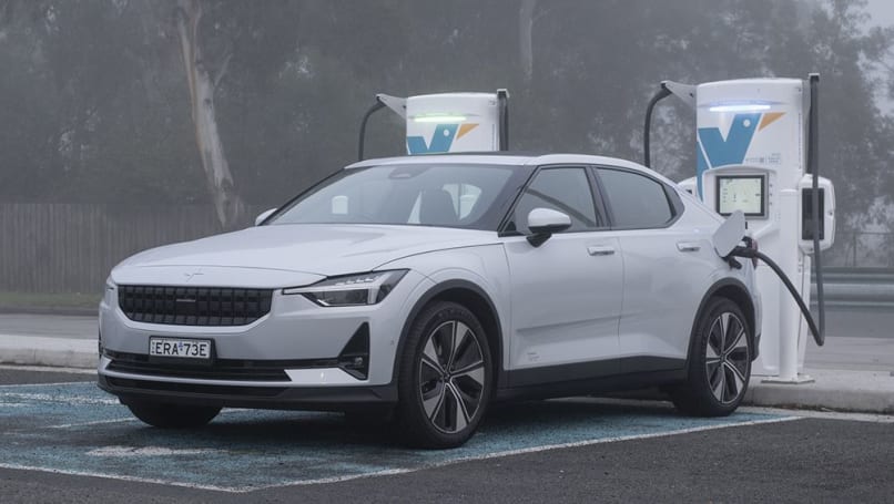 La batterie de base Polestars atteint une pointe CC de 135 kW pour une charge de 80 % en 34 minutes.  (Image : Tom White)