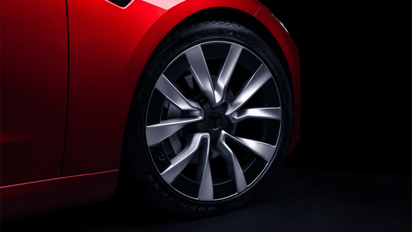 Le nouveau Model 3 a encore une fois vu sa gamme renforcée grâce à un aérodynamisme considérablement revu et à un nouveau train de pneus conçus spécifiquement pour le modèle.
