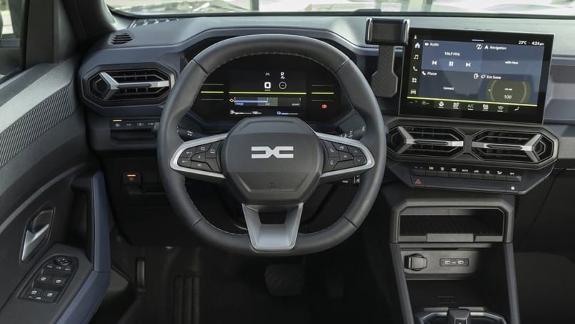 À propos de la taille du Nissan X-Trail original (série T30 de 2001), les principaux atouts incluent un style épais, un intérieur spacieux et pratique suffisamment grand pour une famille de cinq personnes.