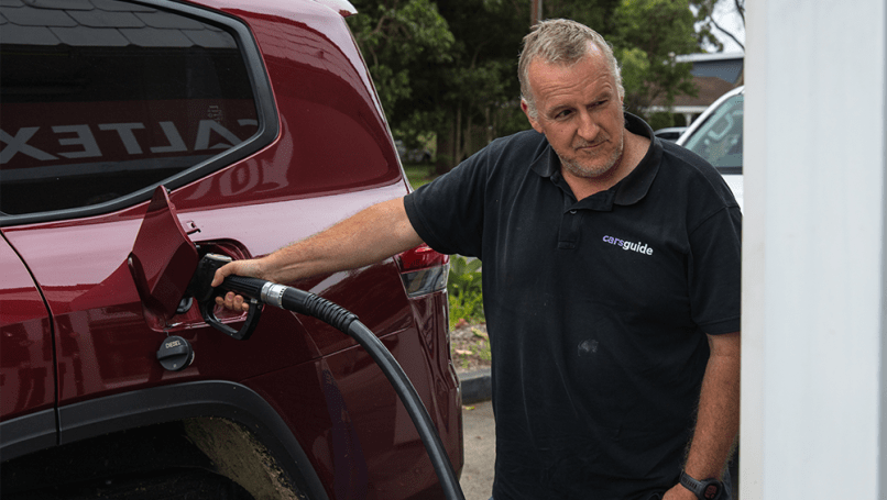 Le GR Sport dispose d'un réservoir de carburant de 110 litres (un réservoir principal de 80 litres et un réservoir secondaire de 30 litres).  (Image : Glen Sullivan)