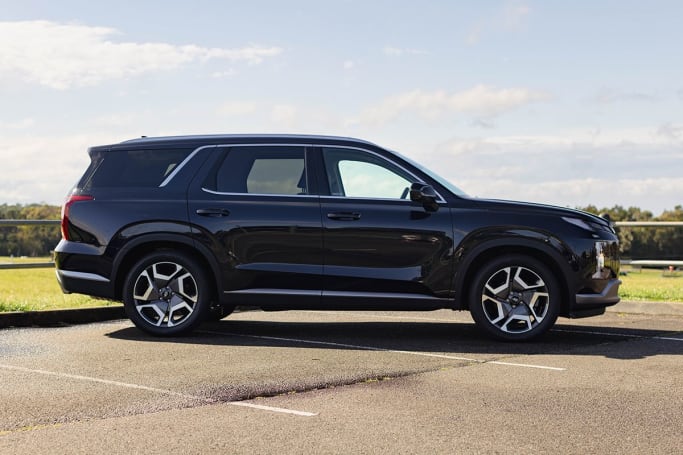 La Hyundai Palisade mesure près de 5,0 m de long.  (Image : Dean McCartney)