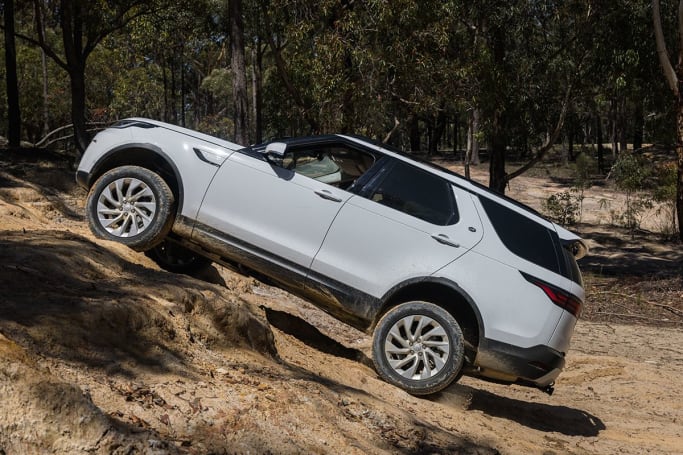 La longueur moyenne d’un gros SUV se situe entre 4,3 m et 5,0 m.