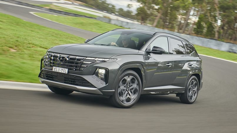 Battre le RAV4 est un défi de taille pour n'importe quel SUV de taille moyenne, mais le Tucson est l'un de ses challengers commerciaux et l'ajout d'un hybride ne fera que renforcer son attrait.