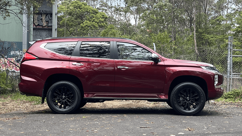 Le Mitsubishi Pajero Sport GSR* est proposé à un prix de détail suggéré par le fabricant (PDSF) de 62 440 $ (excluant les frais de déplacement sur route).