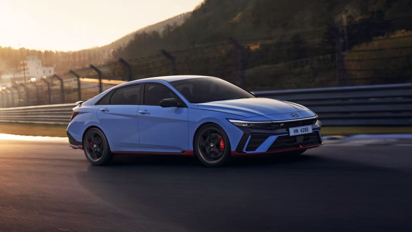 Hyundai a mis à jour la version berline de sa berline performante i30 N Premium avec un prix augmenté à 52 000 $ avant la mise sur route.