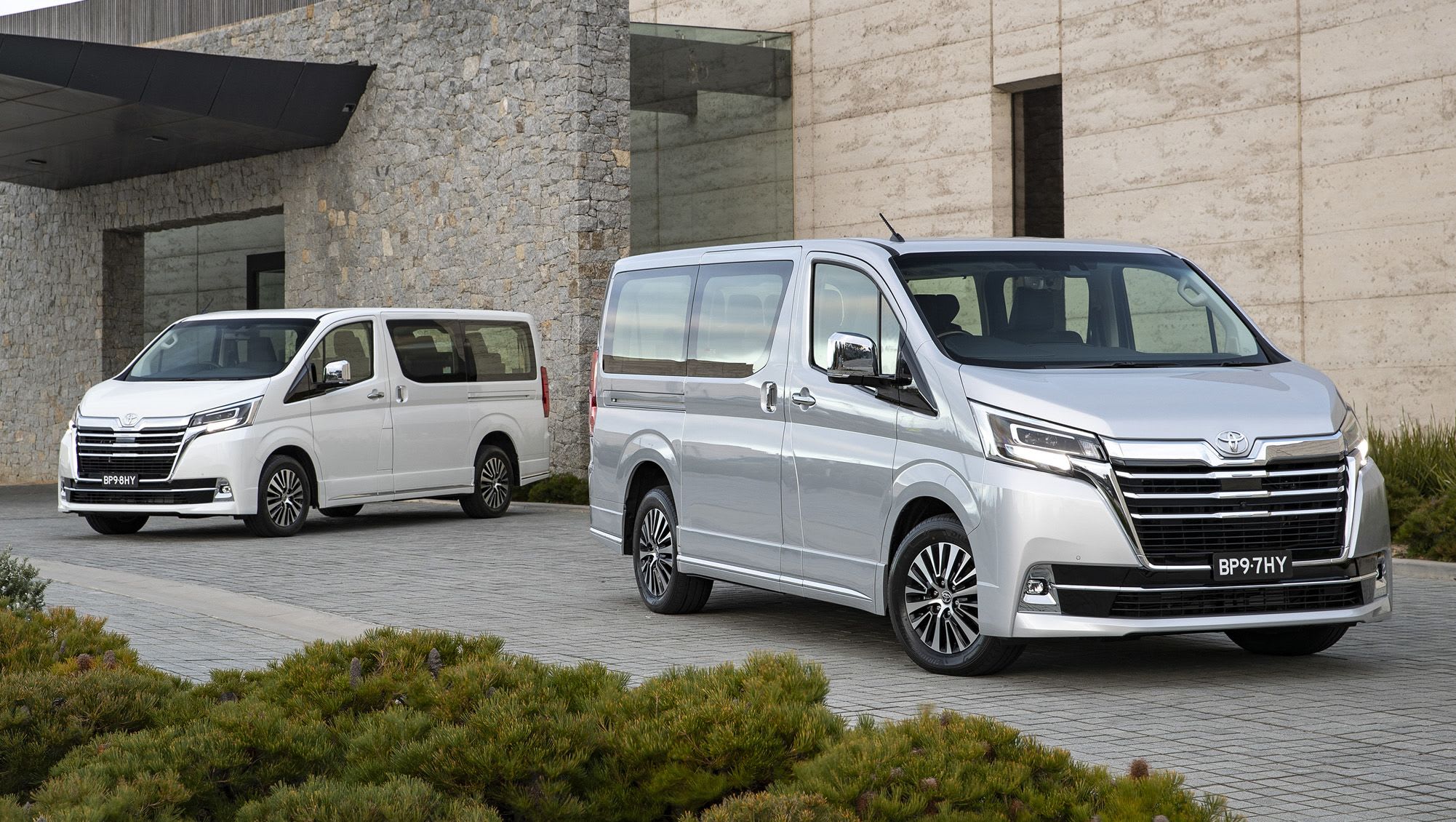 Prix ​​et caractéristiques des Toyota HiAce et Granvia 2024 : la paire de fourgonnettes Toyota continue de défier Hyundai Staria, Kia Carnival et VW Transporter - Actualité automobile