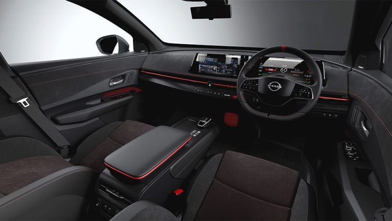 À l’intérieur, les sièges et les garnitures spécifiques à Nismo permettent à la version hi-po du SUV électrique de se démarquer du modèle de base.