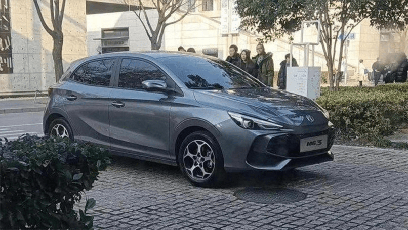 Des images précédemment divulguées révèlent des jantes en alliage contemporaines similaires à celles vues sur la Toyota Yaris haut de gamme. (Image : cochespias.net)