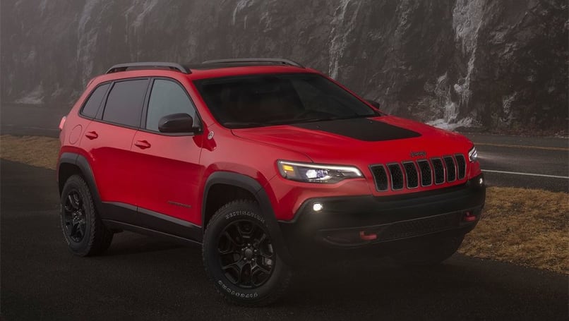 Il a été lancé à la mi-2014, avec des prix avantageux et une gamme étendue comprenant la version Trailhawk appropriée tout-terrain.