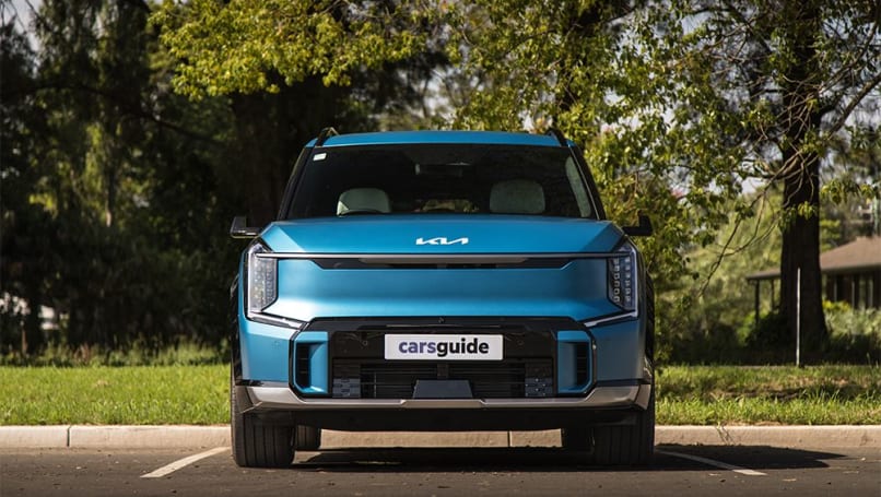 La résistance au vent provoquée par une poche géante comme une calandre à l’avant d’une voiture électrique ne détruirait pas la voiture, mais elle détruirait l’autonomie électrique de la voiture. 