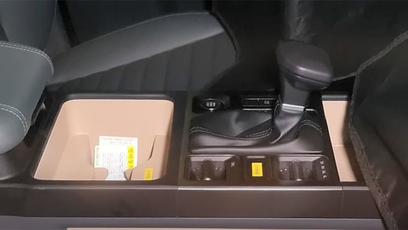 Déjà attendu mais montré dans la vidéo, le sélecteur de conduite offre les modes de conduite à deux et quatre roues motrices en gamme basse et haute. (Crédit : WoopaTV)