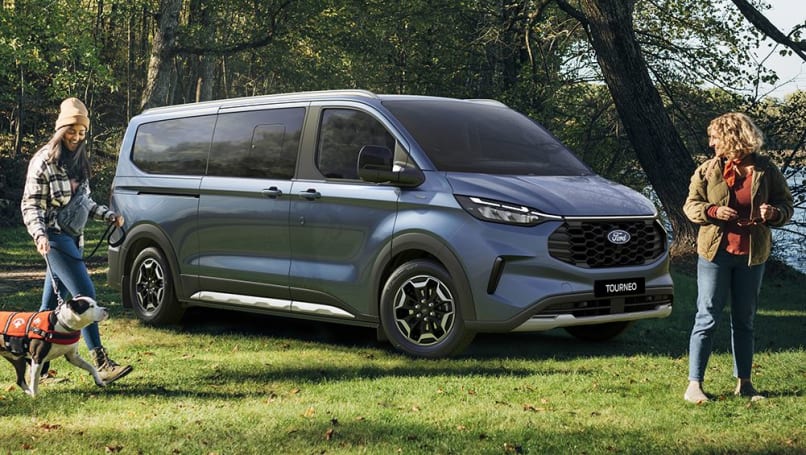 Basé sur le fourgon à empattement long Transit Custom de Ford, le Tourneo devrait atterrir localement après octobre de cette année avec un prix catalogue de départ de 65 990 $.