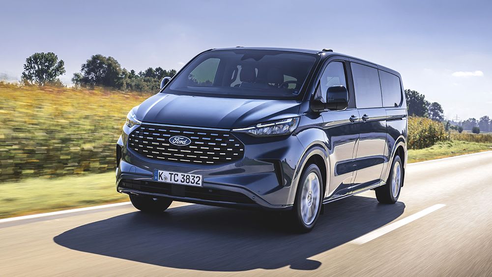 Prix ​​et caractéristiques du Ford Tourneo 2024 : une fourgonnette huit places arrive cette année avec l'intention d'éloigner les familles australiennes des Hyundai Staria, LDV Mifa et VW Multivan - Car News