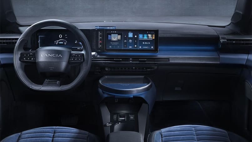 La Lancia Ypsilon est également équipée de ce que la marque appelle son système multimédia « SALA » (Sound Air Light Augmentation), avec deux écrans HD et un « panneau de commande centralisé pour l'audio, la climatisation et l'éclairage ».