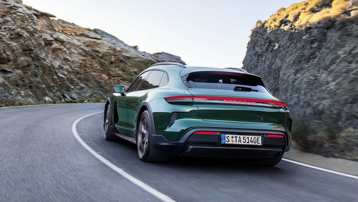 L'accélération est également améliorée sur toute la gamme, Porsche fournissant deux exemples de temps de sprint de 0 à 100 km/h.