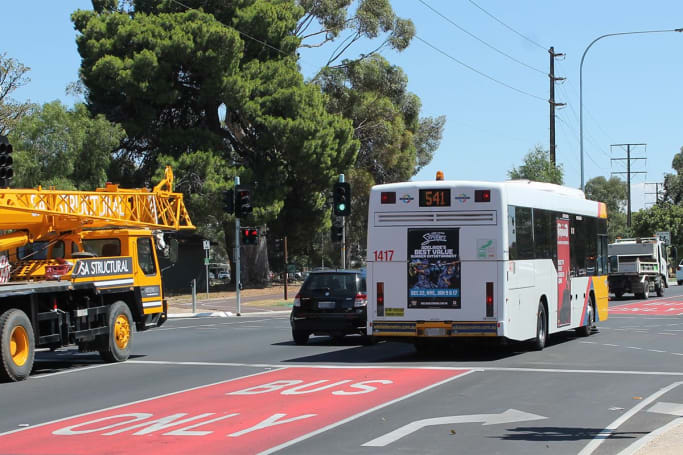 L'Australie du Sud dispose de ce que l'on appelle des voies de bus prioritaires qui fonctionnent de la même manière que d'autres régions du pays.  (Image : mylicence.sa.gov.au)