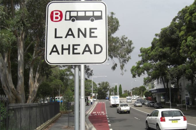 Les couloirs de bus sont un moyen de maintenir les bus en mouvement plus longtemps.  (Image : MrNRMA)