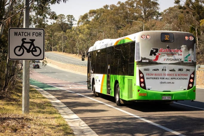L'ACT a les mêmes règles en matière de voies de bus que le reste du pays.  (Image : ABC Canberra)