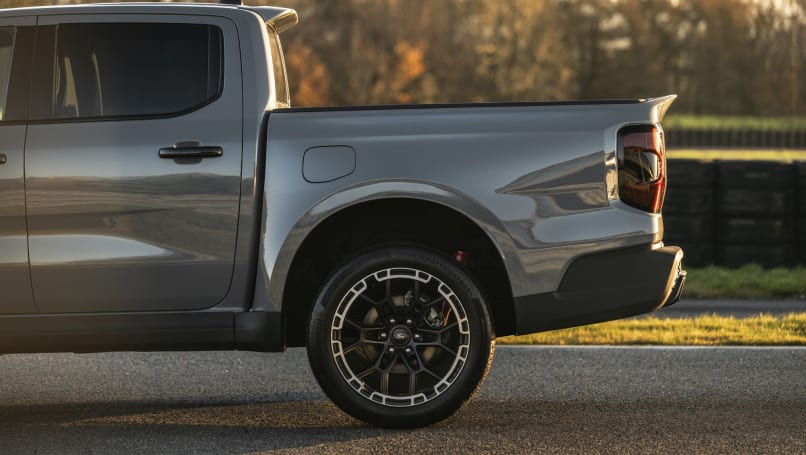 Selon la marque, « si le Ranger Raptor est le camion tout-terrain par excellence, alors le Ranger MS-RT est le camion de rue par excellence ».