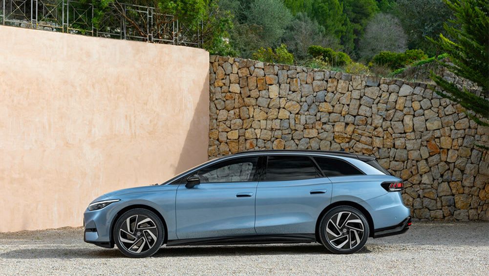 La Volkswagen ID.7 Tourer 2024 dévoilée : une élégante voiture électrique à cinq portes ajoute des fonctionnalités de wagon aux Tesla Model 3, Polestar 2 et Hyundai Ioniq 6 challenger - Actualité automobile
