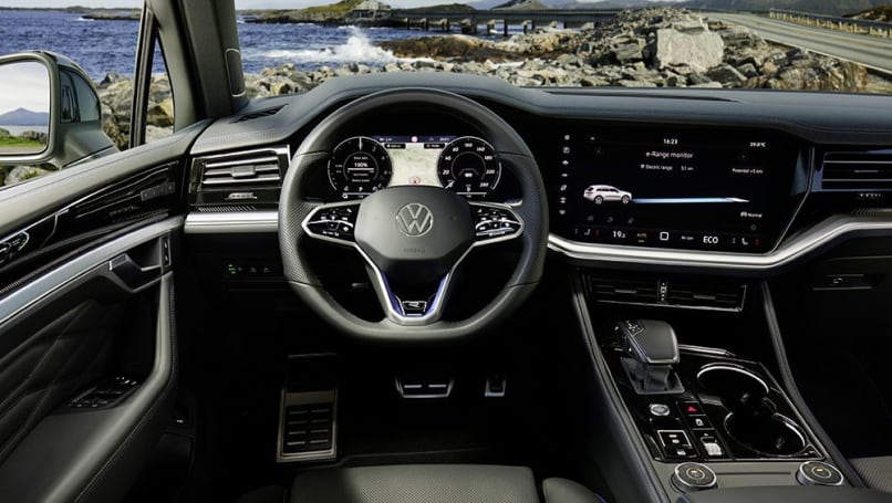 Le Touareg R possède toutes les caractéristiques des versions susmentionnées, ainsi qu'un style extérieur et intérieur R.