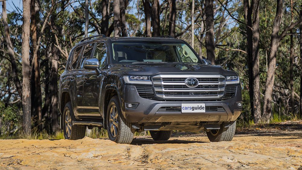 Rappel de transmission Toyota LandCruiser série 300 2021-2024 : un problème potentiel de module de commande pourrait perturber les modes de conduite chez son rival Nissan Patrol, leader du marché - Car News