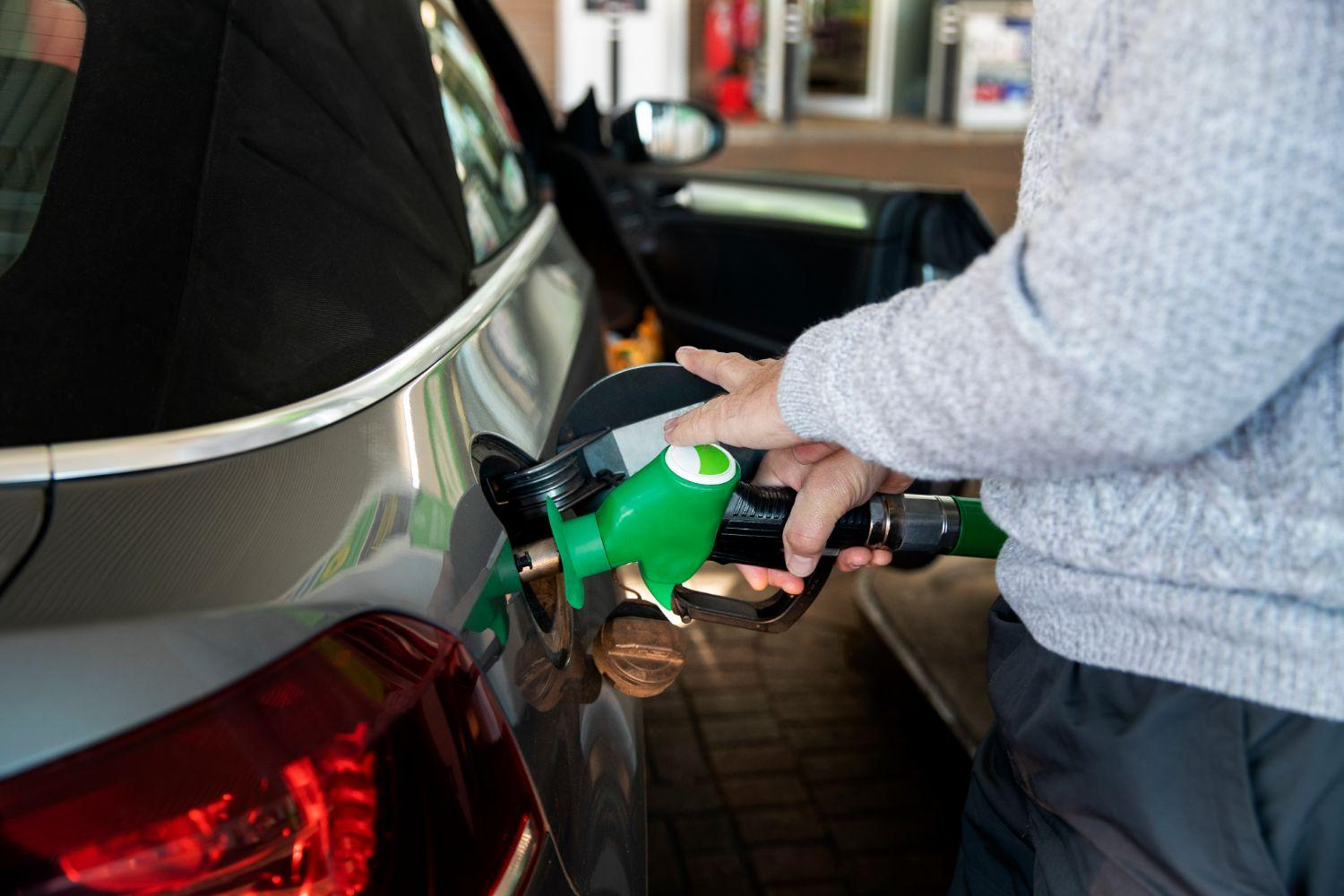 Les nombreux atouts d'une carte carburant pour les professionnels