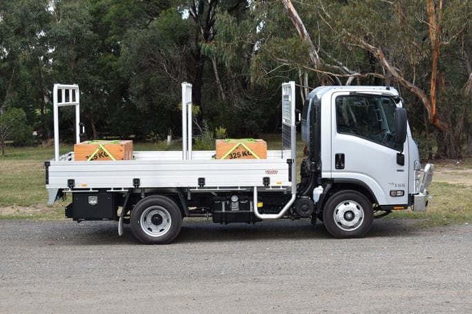Un véhicule rigide léger est un véhicule « ayant une GVM (Gross Vehicle Mass) supérieure à 4,5 tonnes, mais pas supérieure à 8,0 tonnes.