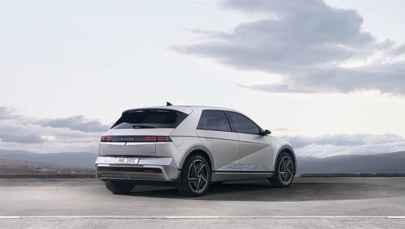 Spécifique à la N Line, un ensemble de roues en aluminium de 20 pouces et des garnitures de style N comme des pare-chocs et des jupes latérales uniques.