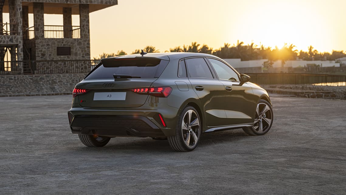 Pour l'A3 Sportback, un nouveau design pour la calandre, ainsi que de nouvelles prises d'air, pare-chocs et finitions pour la garniture sont disponibles.