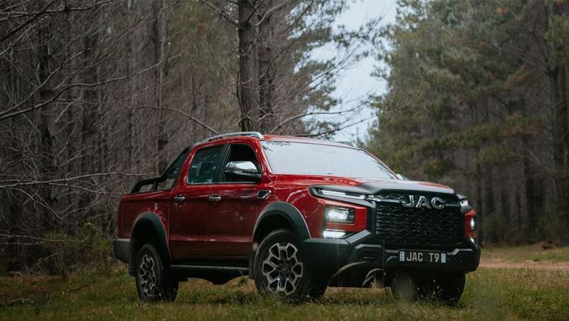Le T9 Ute a une capacité de remorquage de 3,5 tonnes et une capacité de charge utile de 1 000 kg (la chenille s'adapte à une palette australienne standard).