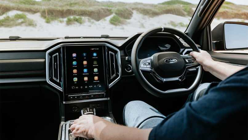 Ils sont équipés de série de sept airbags et d’une suite de systèmes de sécurité avancés.