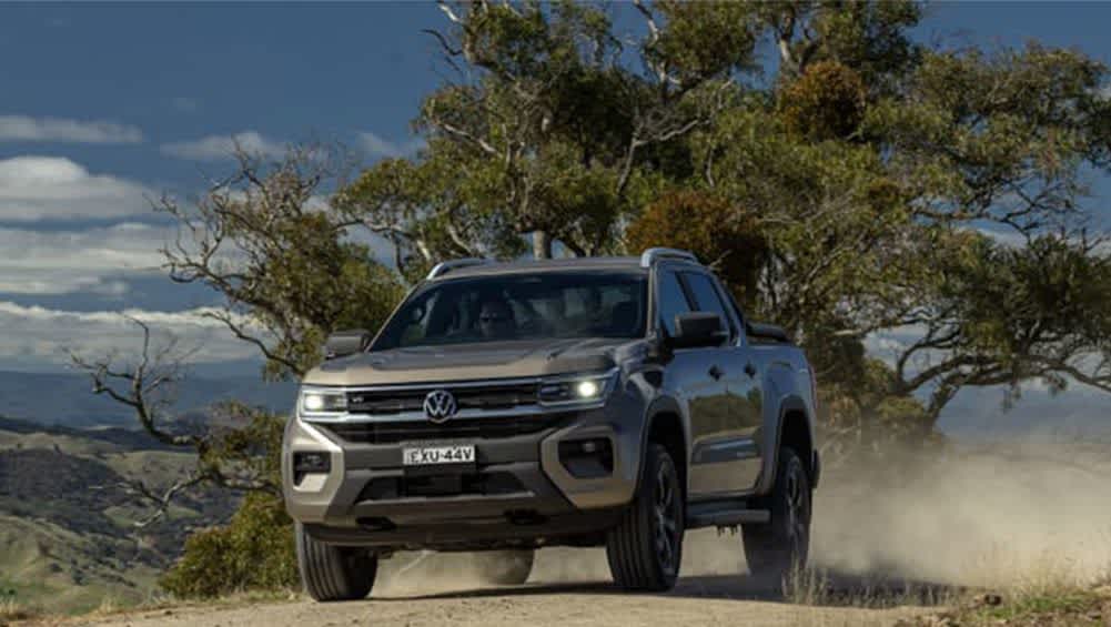 Un nouveau dispositif de dissuasion kangourou sans précédent, RooBadge, co-développé par Volkswagen Australie, commence un essai concret pour réduire les collisions sur les routes de campagne - Car News