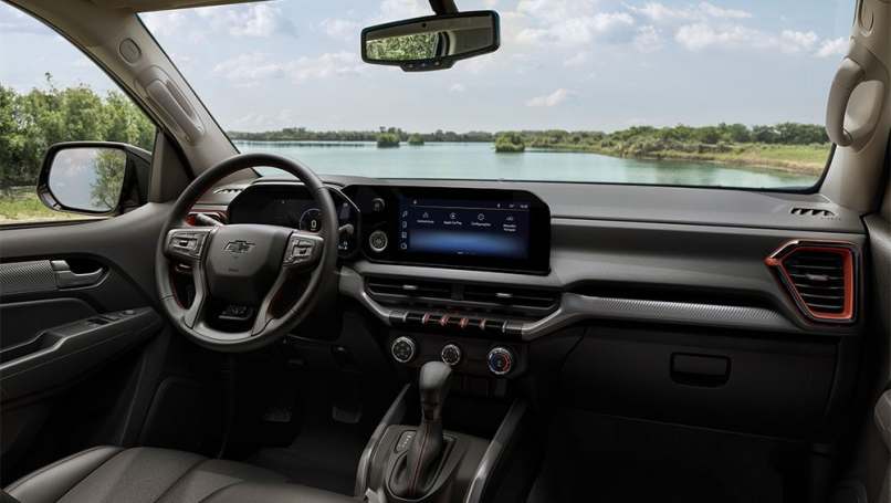 Le S10 présente également un intérieur fortement mis à jour.