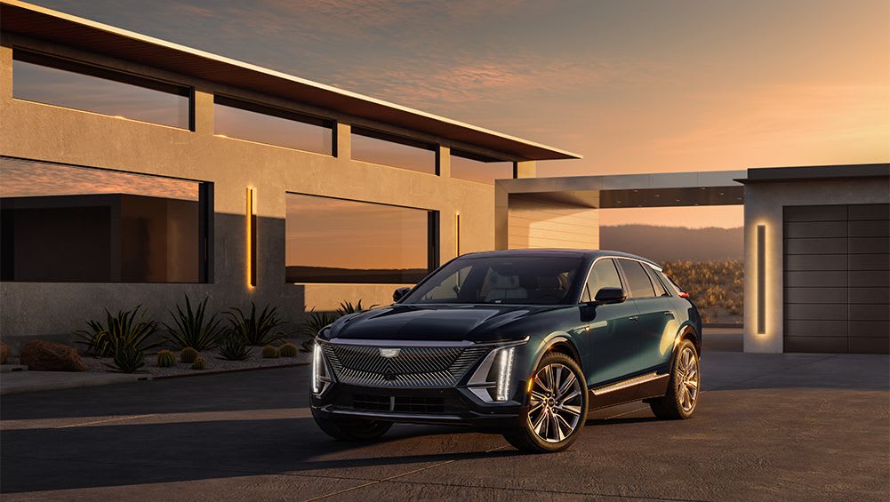 L'essence n'est pas encore morte : la Cadillac Lyriq 2025 est lancée en Australie pour affronter les Mercedes-Benz EQE et l'Audi Q8 e-tron, mais l'un de ses dirigeants mondiaux a renoncé à son projet de passer aux voitures électriques uniquement d'ici 2030 - rapport