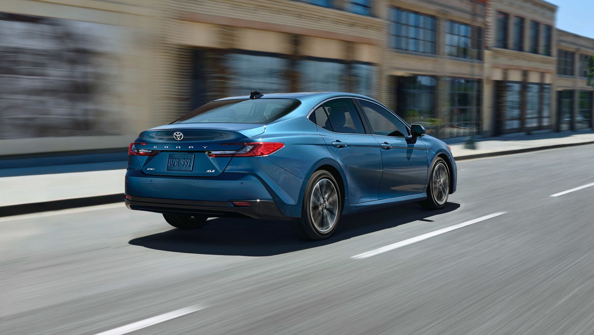 Spécifications du favori du covoiturage révélées : les spécifications de la Toyota Camry hybride uniquement 2025 révélées avant le lancement de la deuxième moitié de la Mazda 6 et de la rivale de la Hyundai Sonata