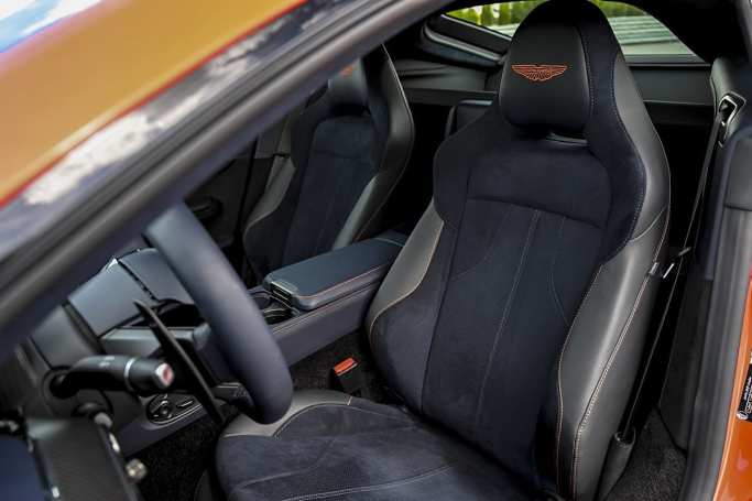 Les sièges parviennent à être à la fois confortables et favorables