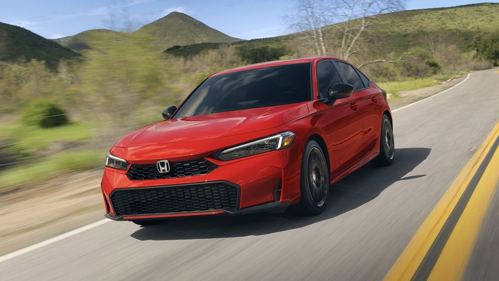 Le lifting de la Honda Civic 2025 révélé : aperçu des changements qui pourraient arriver en Australie pour la Toyota Corolla, rivale de la Mazda 3