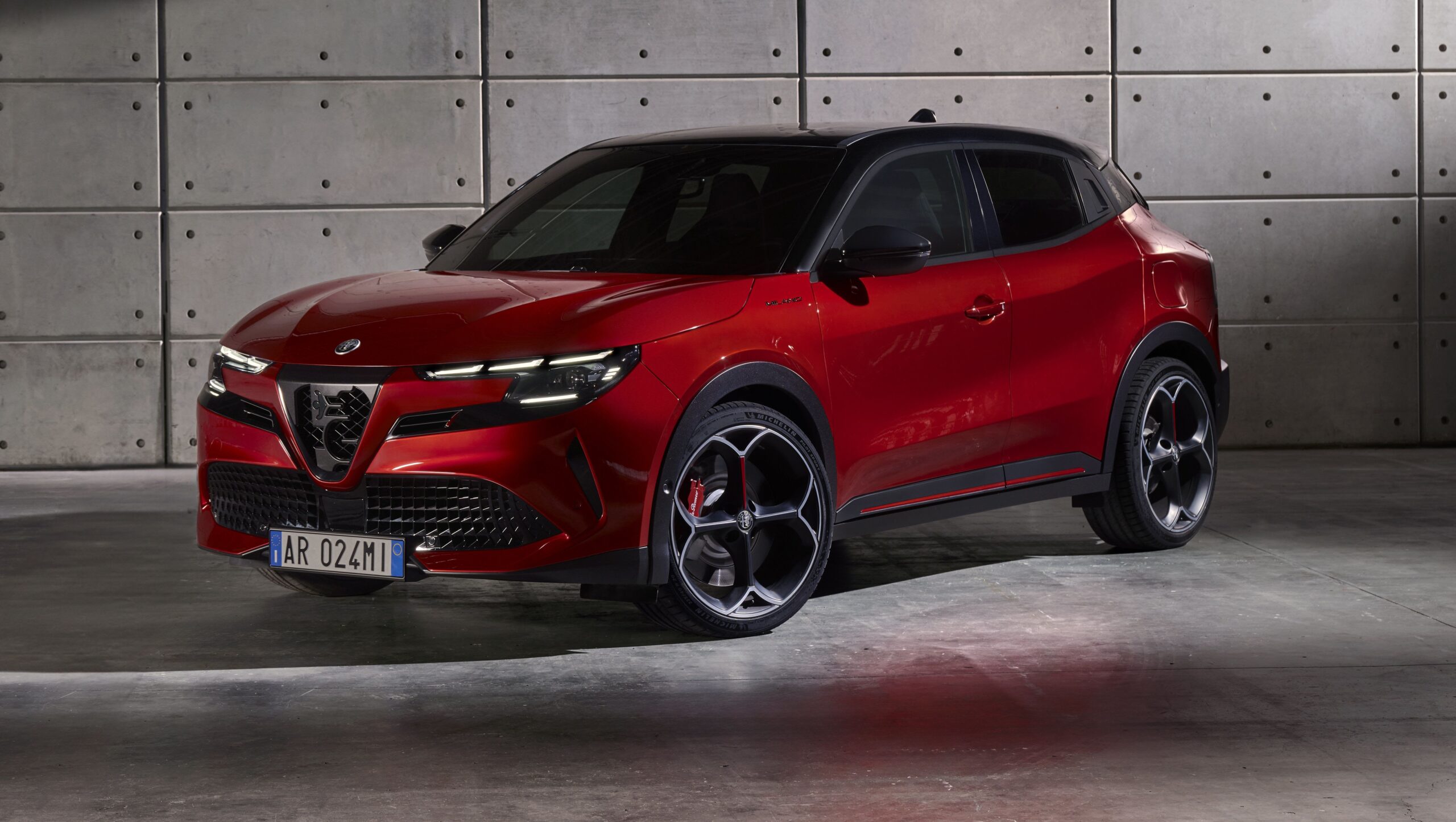 Nouveau SUV écrasant Porsche en attente : Alfa Romeo travaillerait sur un rival électrique des Porsche Cayenne, Audi Q8 e-tron et BMW X5
