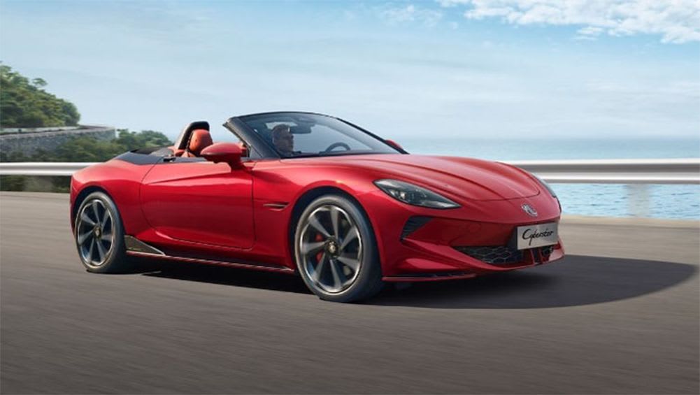 Achèteriez-vous une voiture sans étiquette de prix ?  MG prend les commandes de sa voiture électrique MG Cyberster 2025 Porsche Boxster, un défi de plus de 100 000 $, avant la publication des prix officiels plus tard cette année.