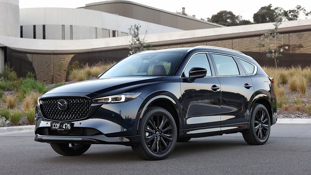 Dernière chance pour un SUV familial sept places abordable ?  Le Mazda CX-8 2024 abandonné sera bientôt épuisé à mesure que des modèles comme le Hyundai Santa Fe, le Toyota Kluger hybride et le Kia Sorento montent en gamme.