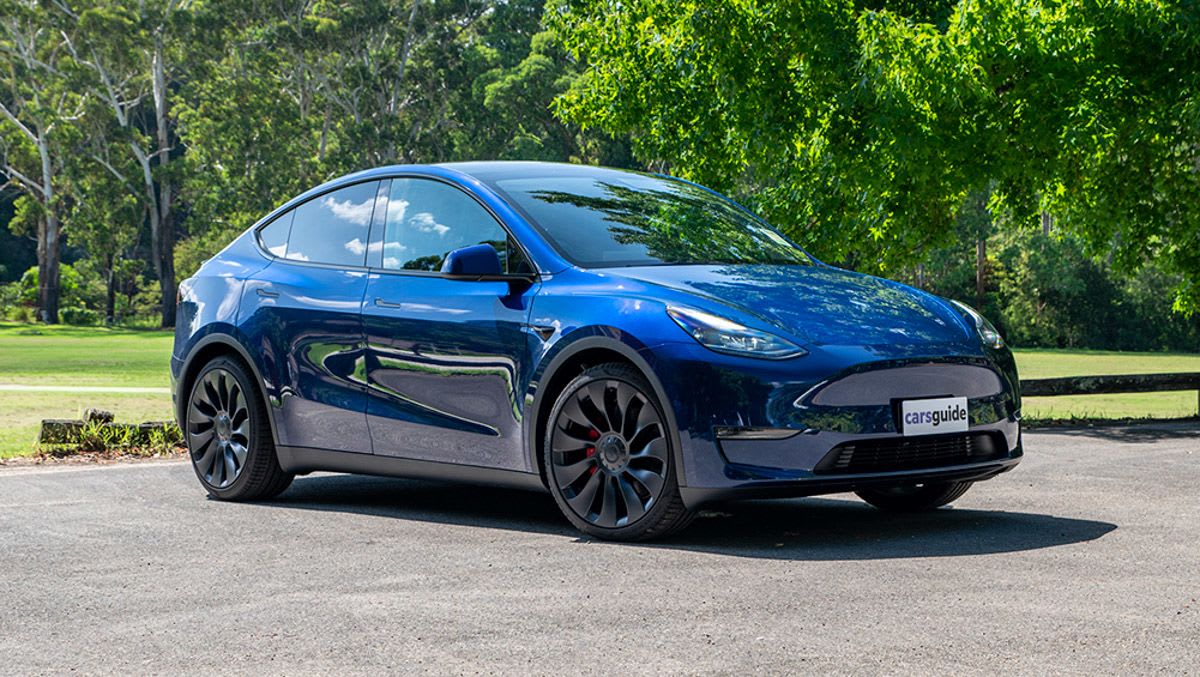 La voiture la plus populaire au monde dévoilée : la voiture électrique Tesla Model Y bat le Toyota RAV4 et le Honda CR-V en tant que nouvelle voiture la plus vendue en 2023