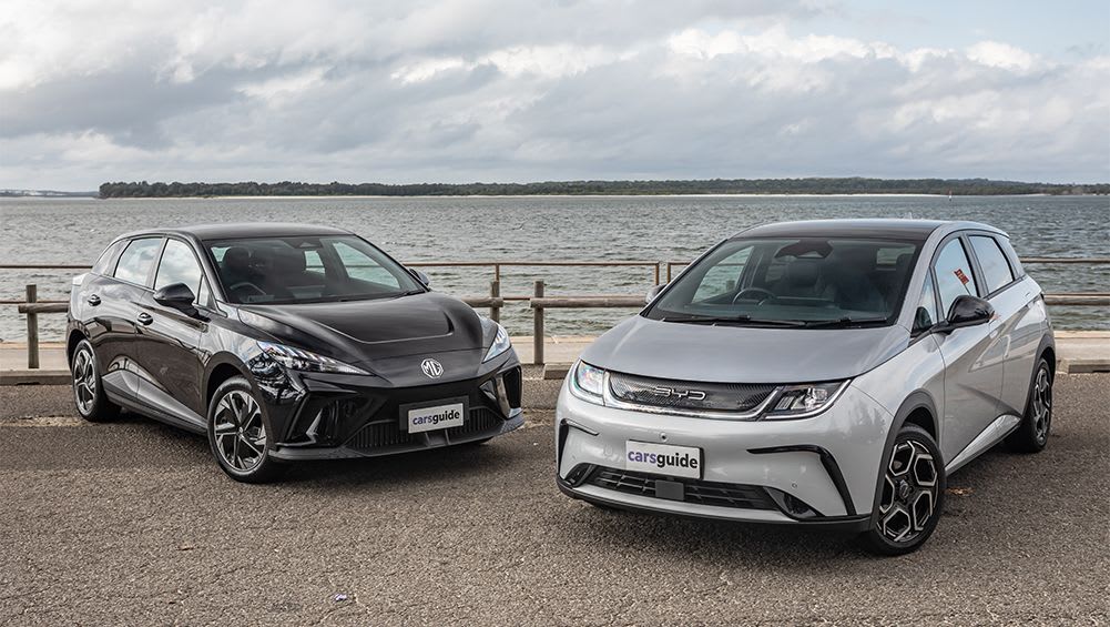 Le temps est-il venu pour les SUV comme le Toyota RAV4, le Mazda CX-5 et le Mitsubishi ASX ? Le retour des berlines et des berlines à hayon est le changement que les experts n'attendaient pas depuis des décennies et ce sont des voitures comme la Tesla Model 3, la MG4 et la BYD Seal qui en sont la cause | Analyse - Actualités automobiles